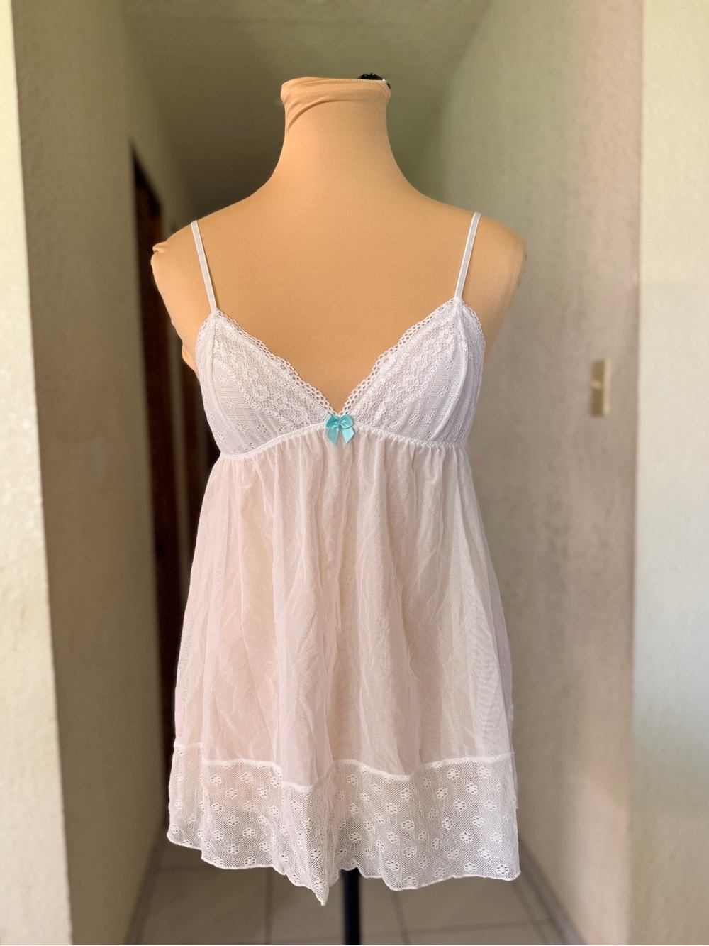 Vintage Y2K 2007 Victoria's Secret white lace babydoll